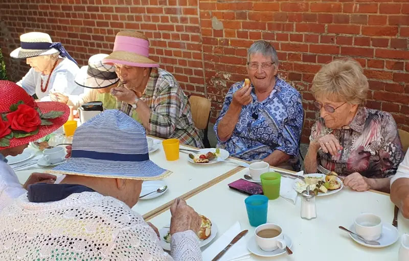 Picknick und Spaß im Schloss Henneckenrode – Bild 3