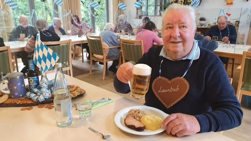 Im Nest geht’s auf die Wiesn – Bild 7
